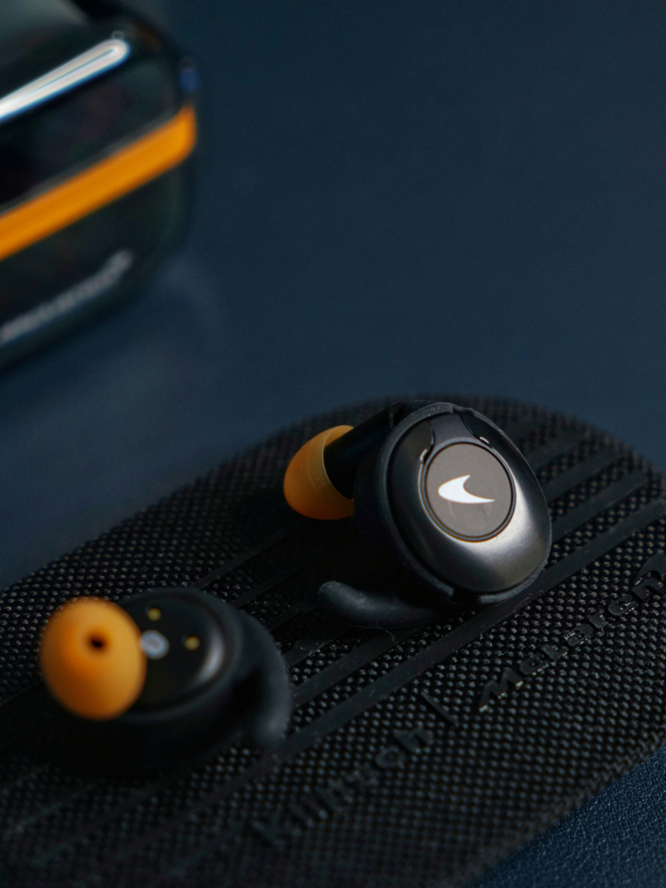 体验了几天klipsch t5 sport ii迈凯伦联名款真无线耳机  ●颜值:这款