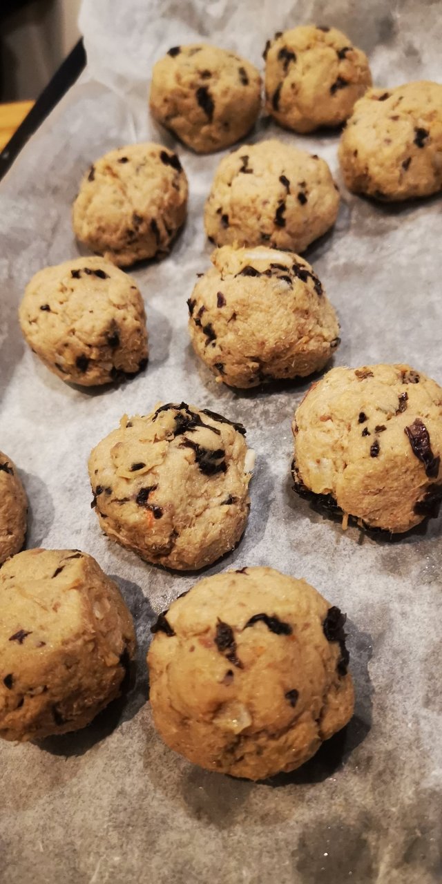 海苔肉松饼:自制肉松,紫菜虾皮,自制绿豆沙,自制蛋黄沙拉酱.耗时两天.