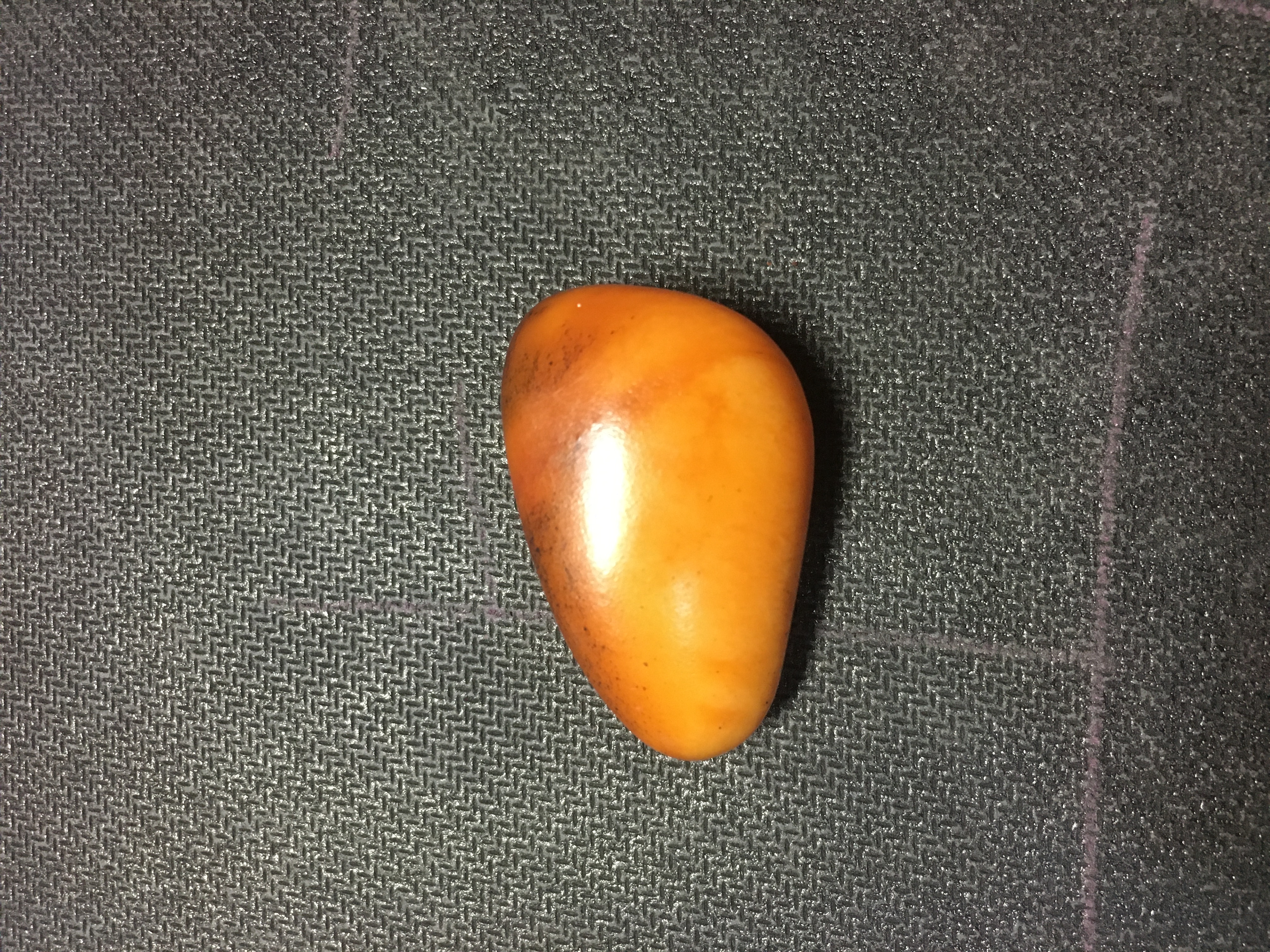 和田玉籽料黄沁,细度好,油性足,玉化的相当完美!