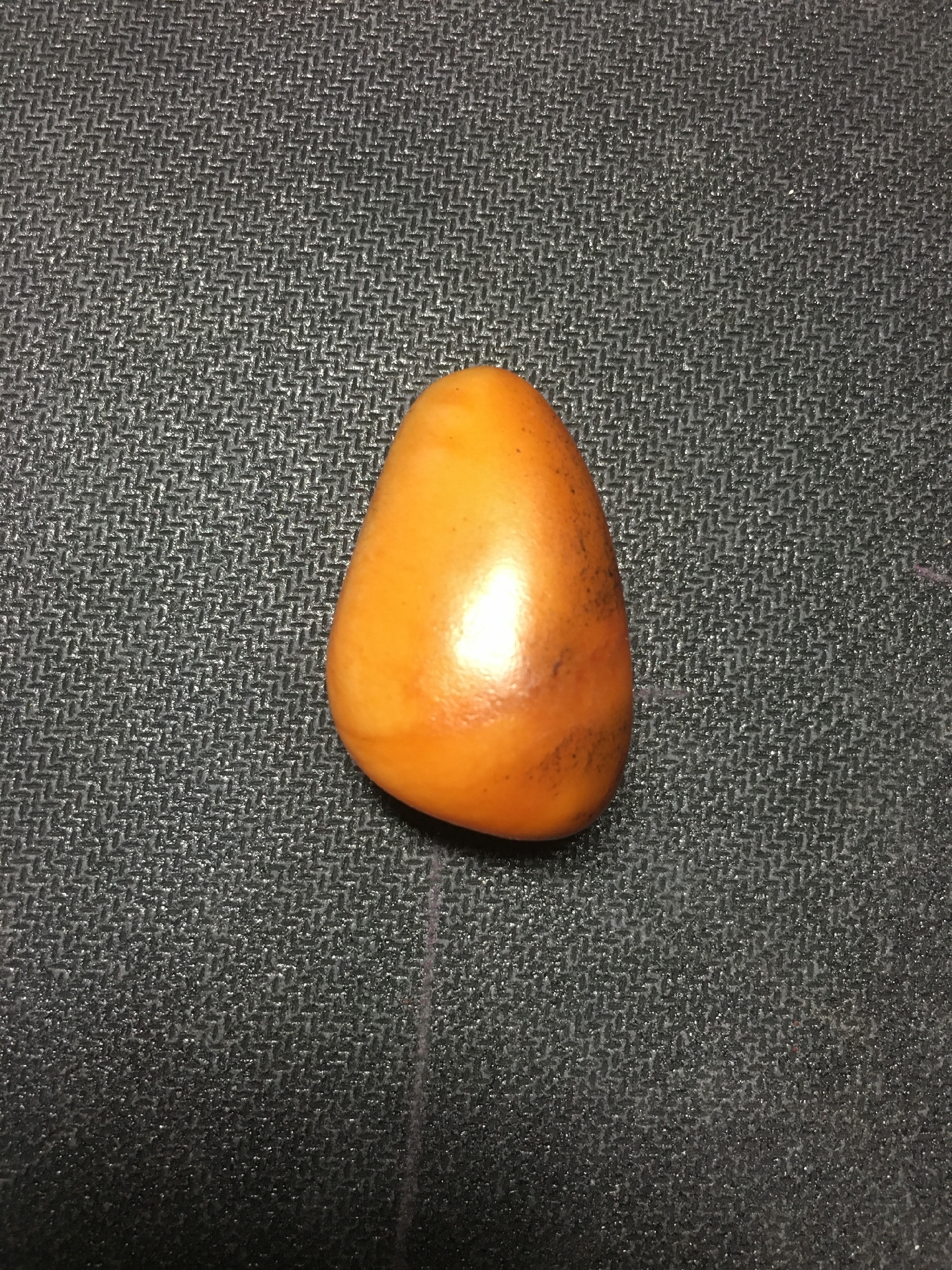 和田玉籽料黄沁,细度好,油性足,玉化的相当完美!