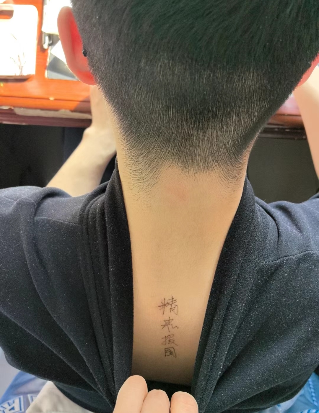 室友要去纹身,我帮他免费纹的,怎么样,还算可以吧!