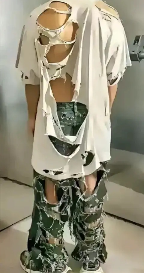 真是贫穷限制了自己的想象力,原本以为只是一套流浪乞丐穿的衣服,上网