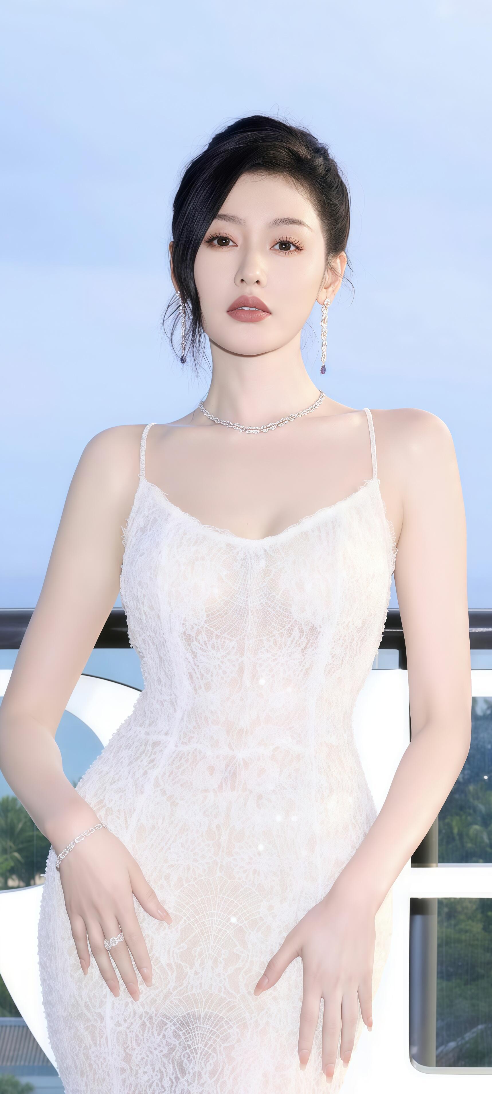 张天爱那脸蛋儿特精致,眼睛亮得像含着光