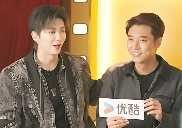 在采访中,张镐濂说从一开始见到张丹峰就叫他爸爸,从来没有犹豫过