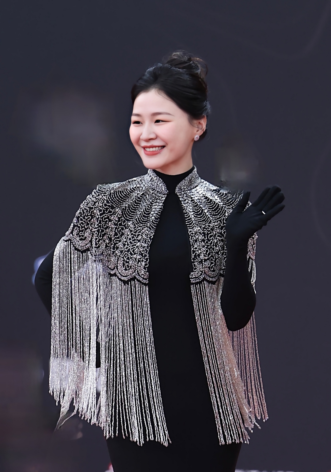 网友们说,做了妈妈后的金靖不但外表更美了,而且还充满了活力和自信