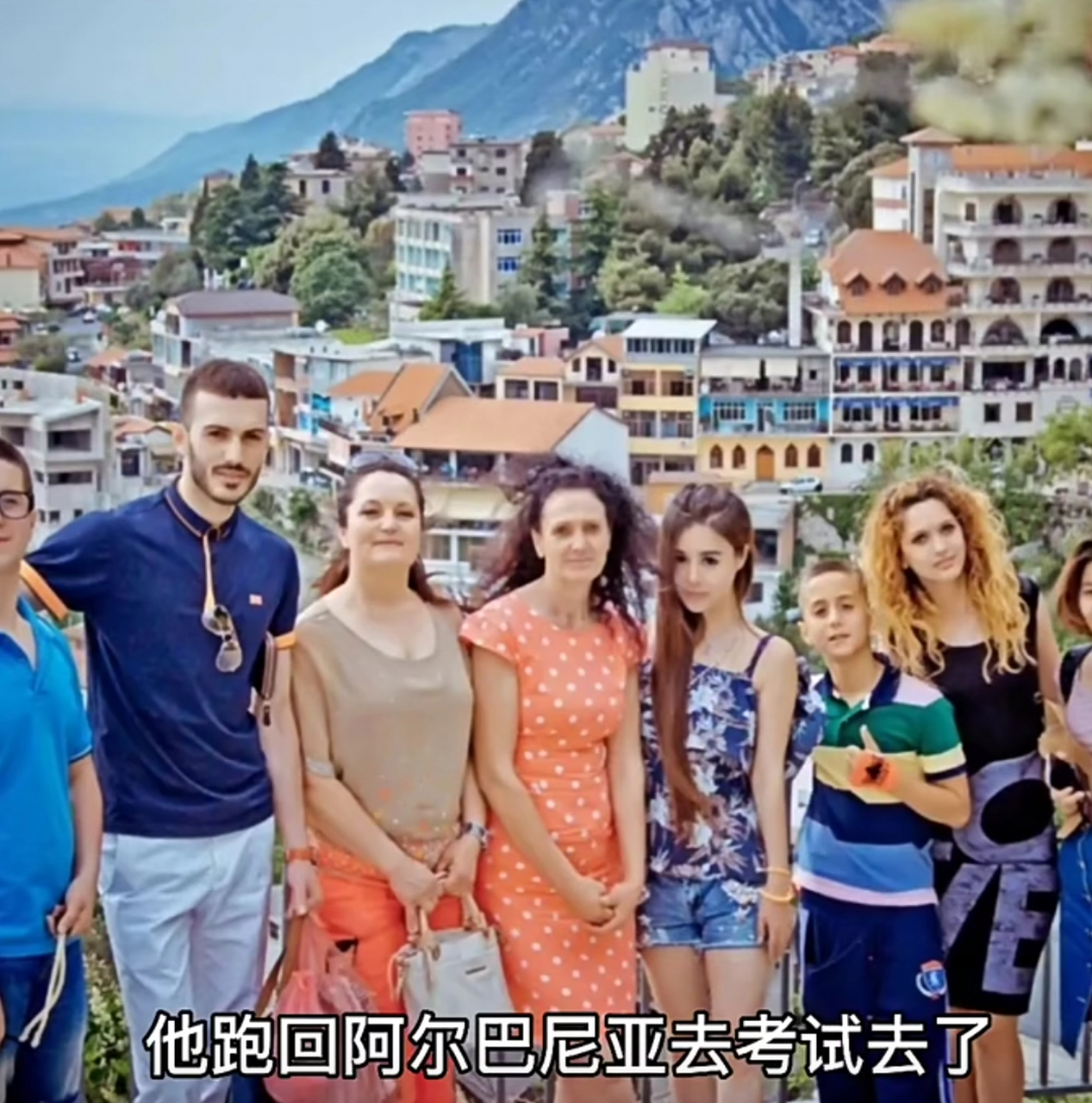 在和于文红结婚前,罗兰多就是一个年入几百万的模特儿,事业发展得很