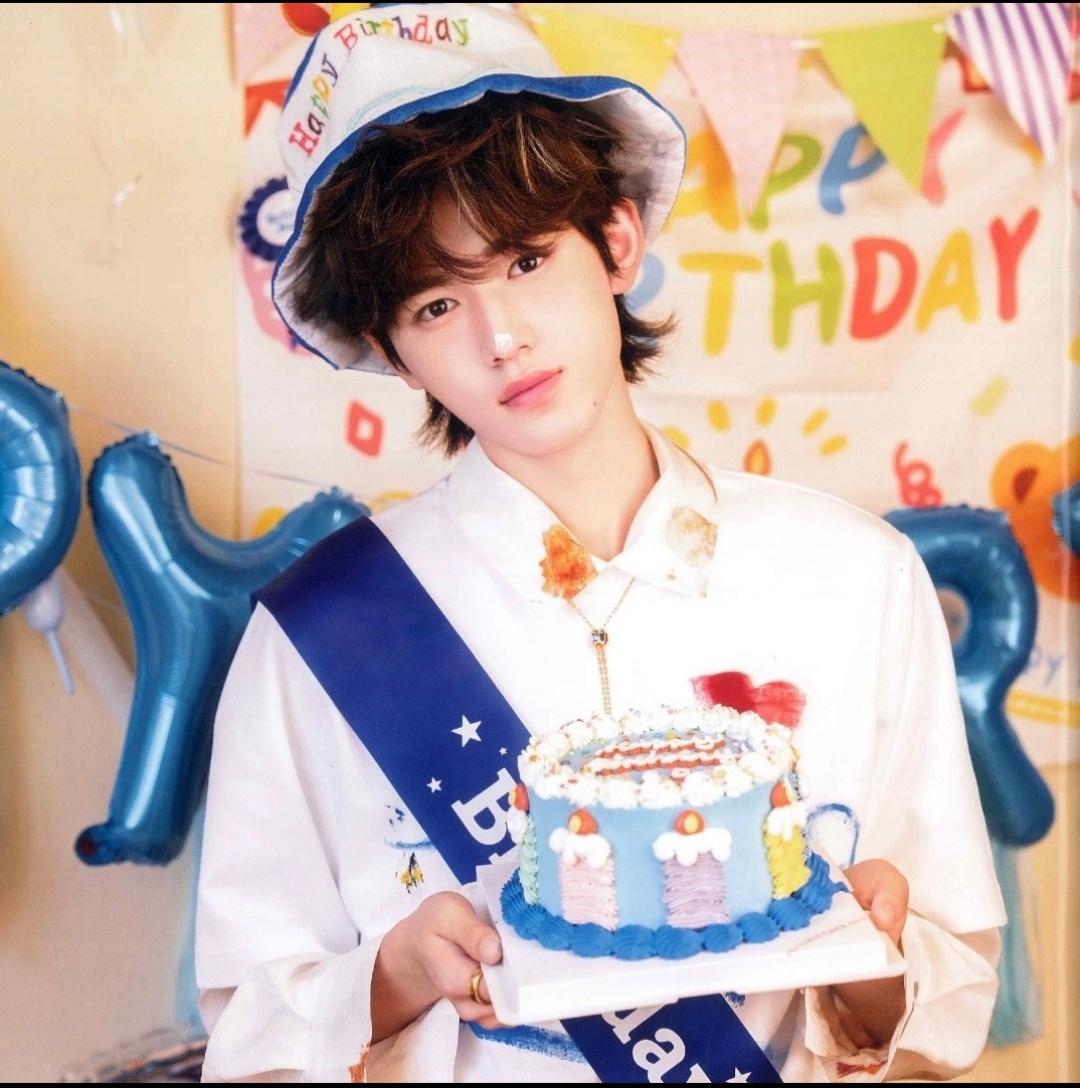 宋亚轩# #宋亚轩0304生日快乐# 新的一年陪你一起吃新的蛋糕