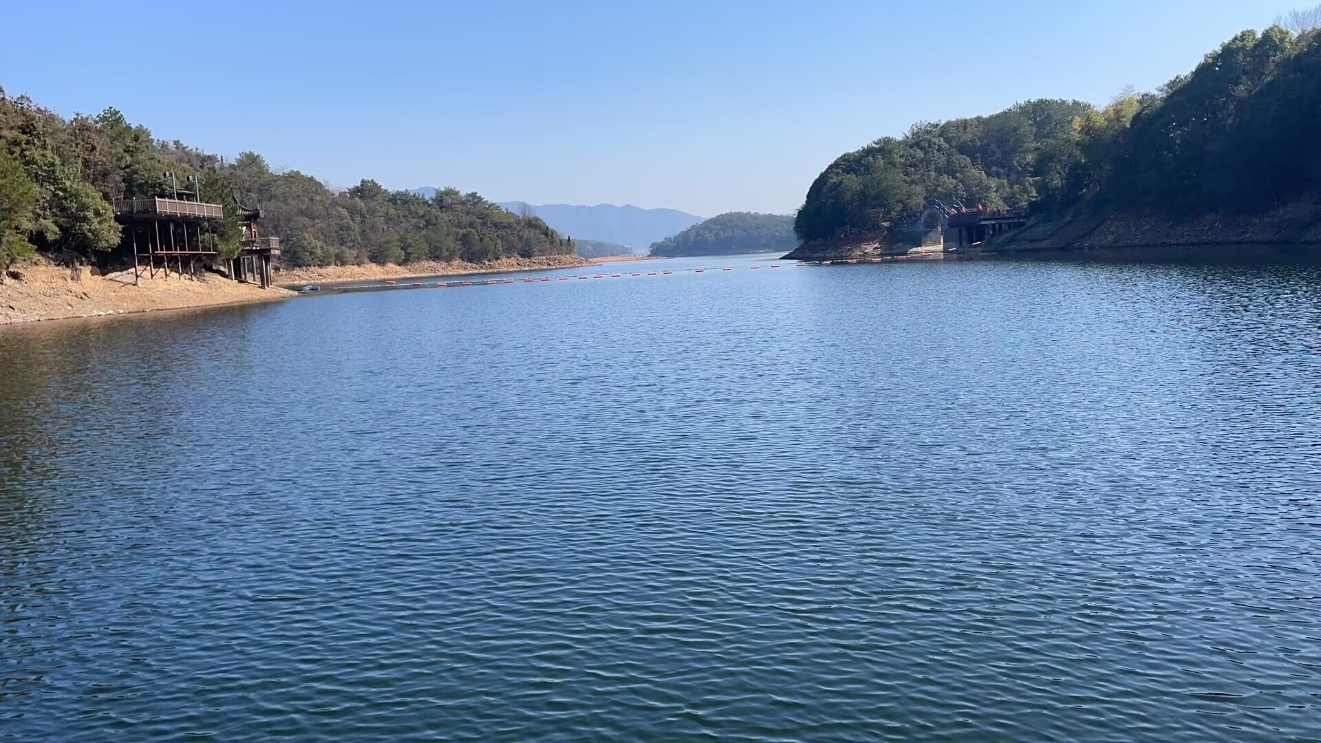 庐山西海美景 湖面上的奇趣之旅  亲爱的小仙女们,你们见过蓝色的天空