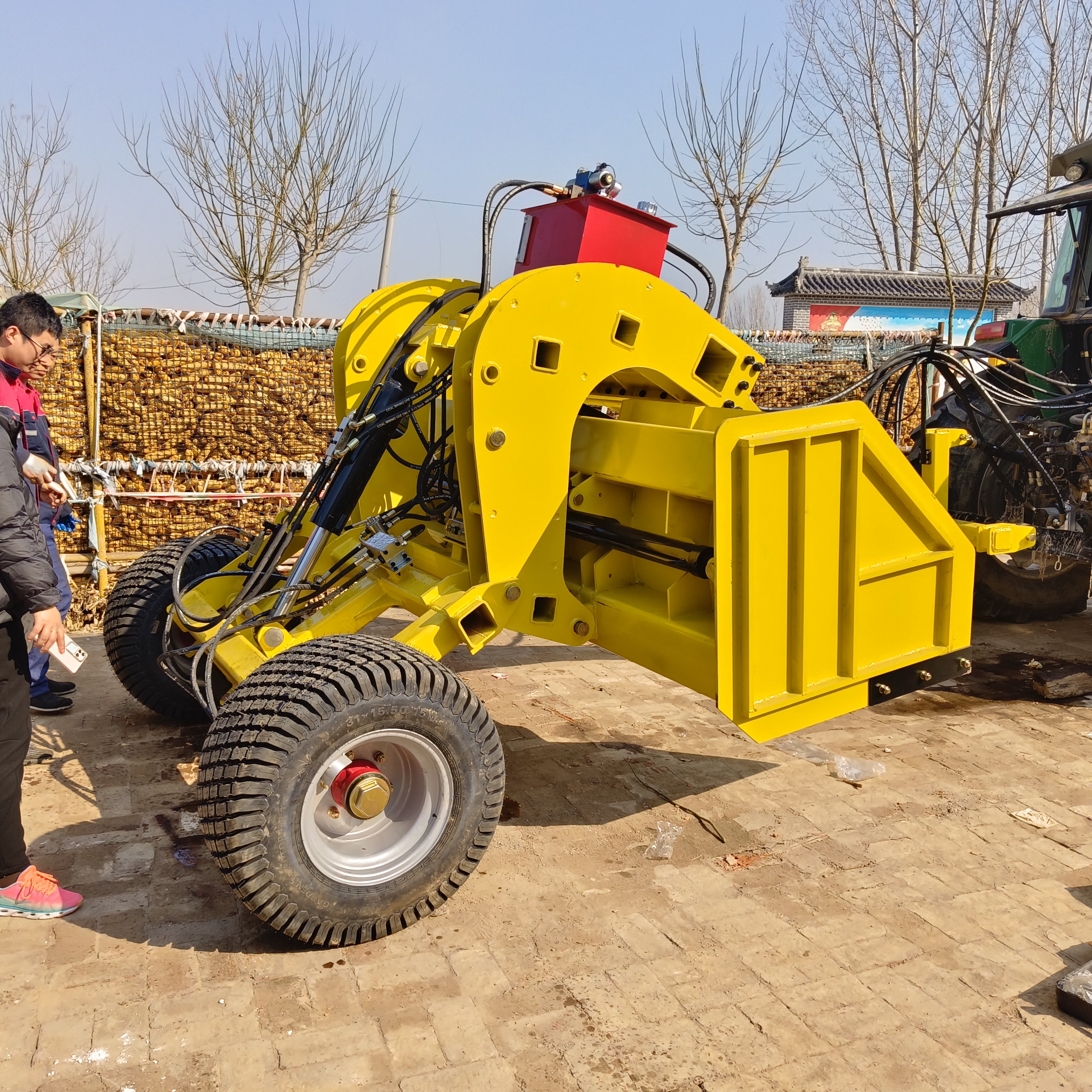 卫星平地机高处自动拉土低处自动填土,省工省力省时