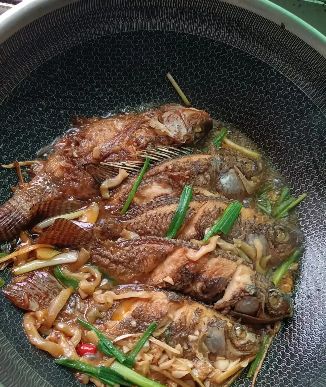 这鱼做的太诱人了,口水从眼睛流出来了