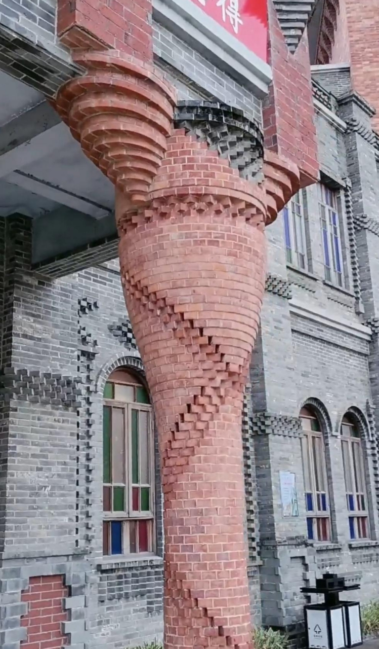 好看是好看,但不容易打扫.时间长了砖缝里全是灰尘.