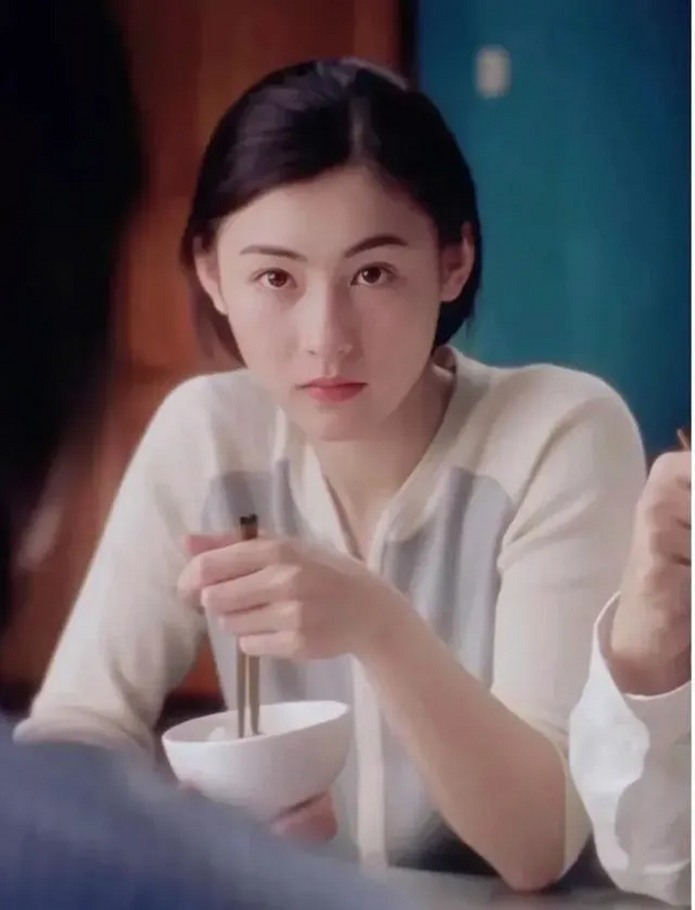 年轻时的张柏芝,真的好漂亮,天然美女,没有整容的,五官太完美了