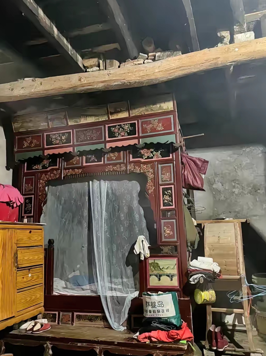 破破烂烂家里破破烂烂的照片真实古代贫民老屋客房穷人破房子搞笑图片