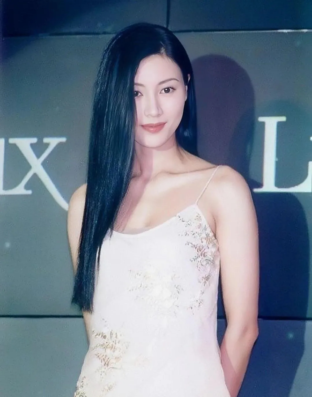 李嘉欣当年有多美?气质出众让人惊艳