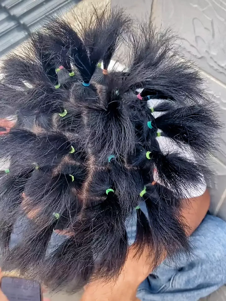 用这种方法剪出来发型,就是跟别人的不一样,整个人都精神多了.