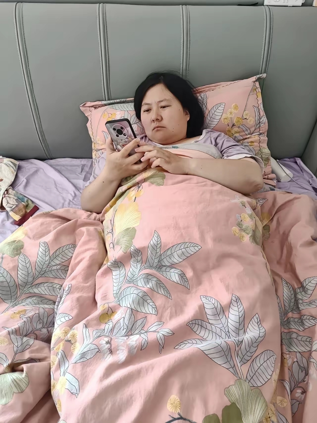 我老婆每天只睡三觉,晚上睡一晚上,上午睡一上午,下午睡一下午,有什么