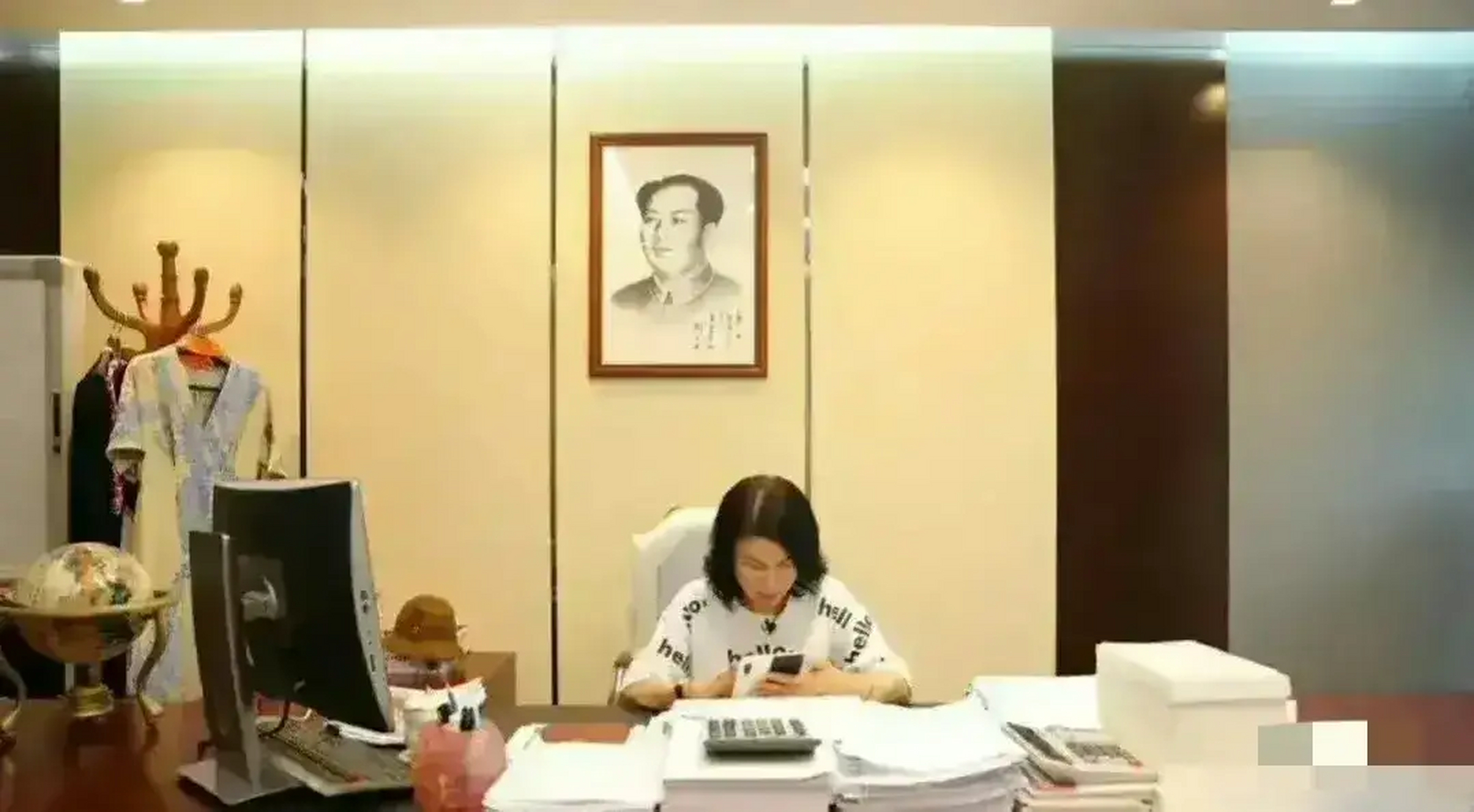 带你们看看三位大佬的办公室!最接地气的应该是董明珠的吧!一目了然!