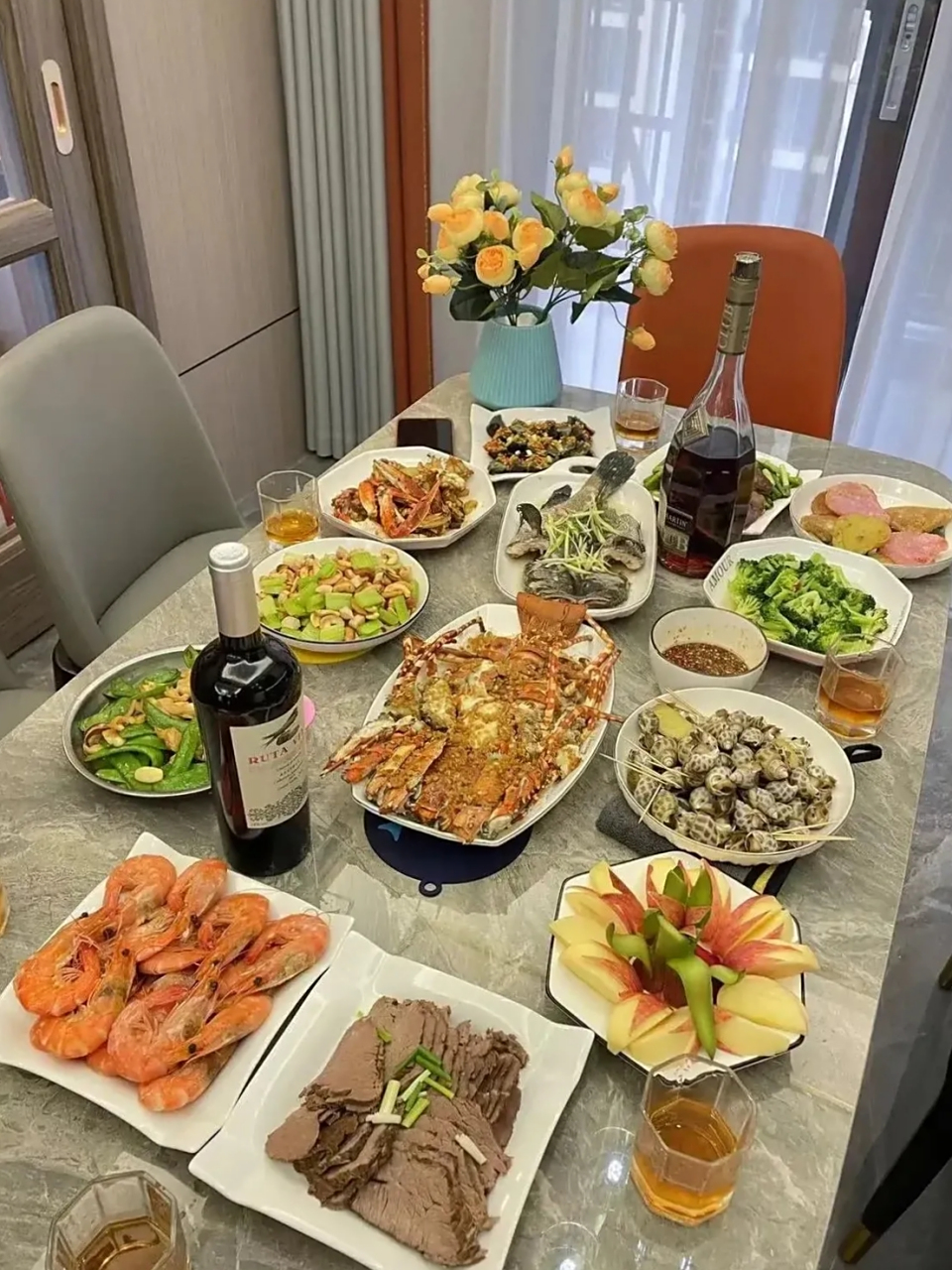 第一次到男朋友家里吃饭,这一桌子还可以吧?