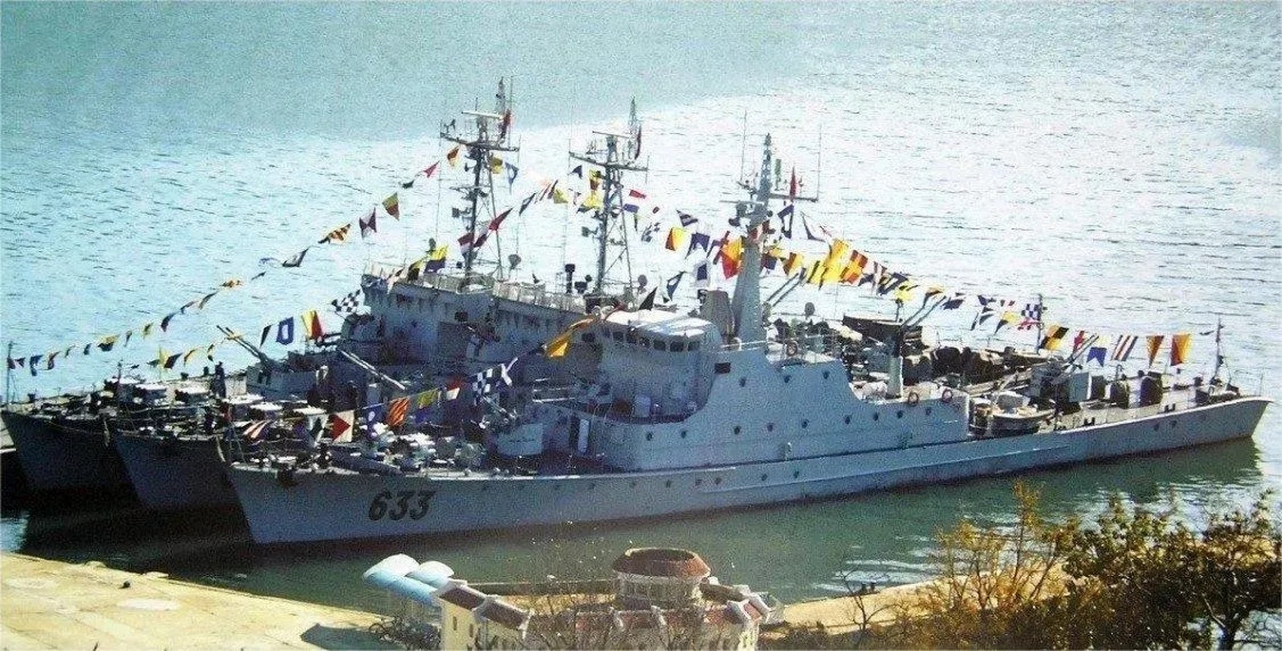 1996年5月22日,青岛造船厂向斯里兰卡海军交付一艘037is猎潜艇.
