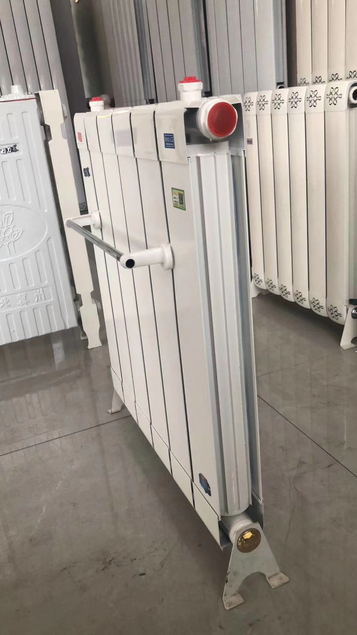 鑫沃特散热器:家装暖气片换新时的注意事项  随着暖气片市场新产品不