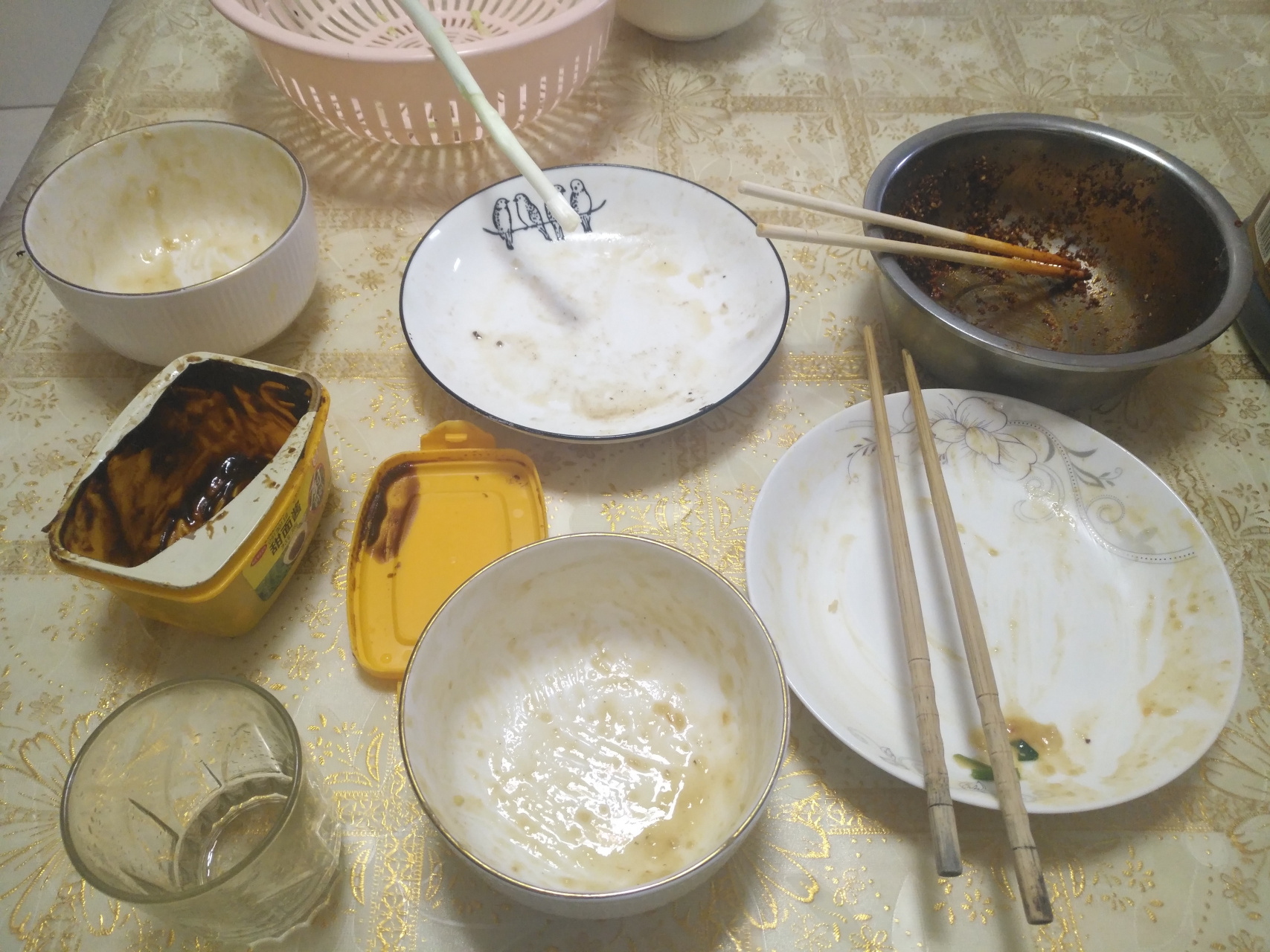 卫风·光盘 光盘光盘,勿夺我餐 失我工作,断我财源 光盘光盘,占我资源