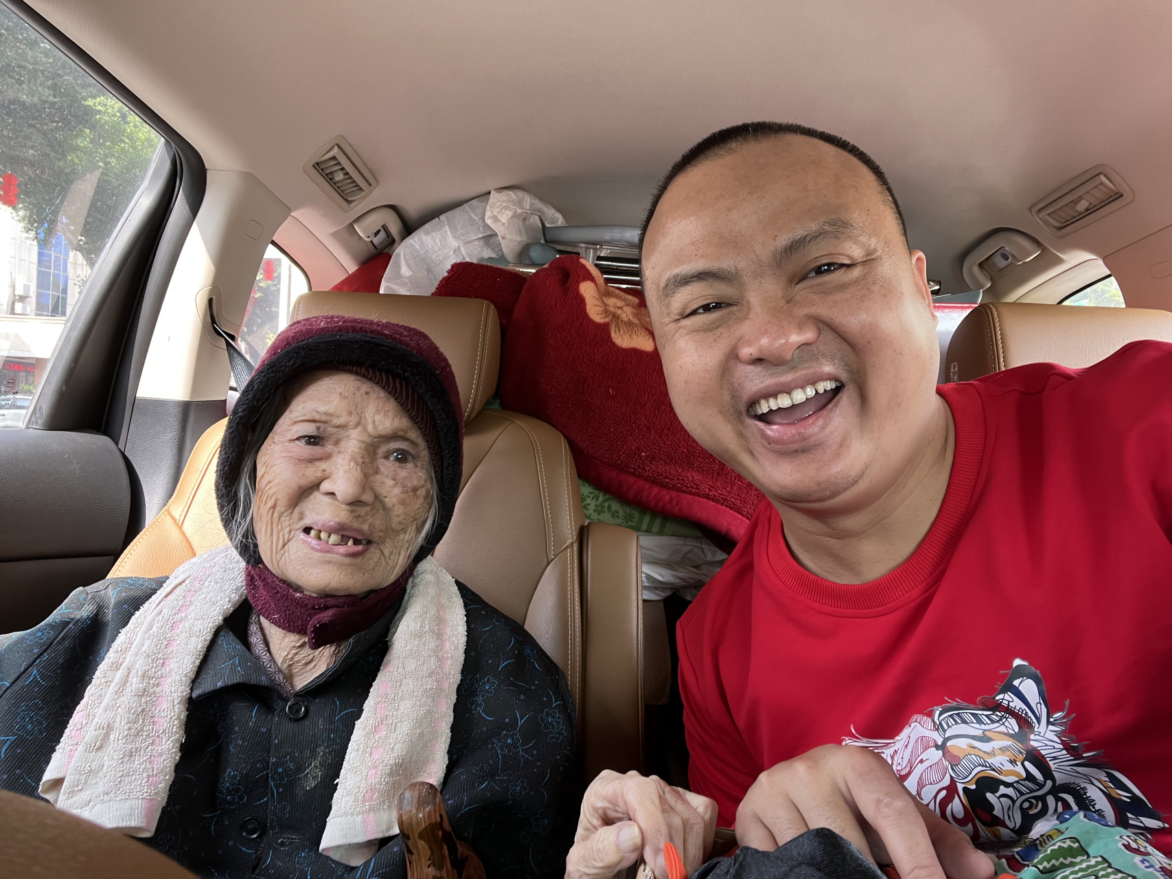 缅怀覃桂英奶奶[合十][合十]享年103岁 覃氏儿女