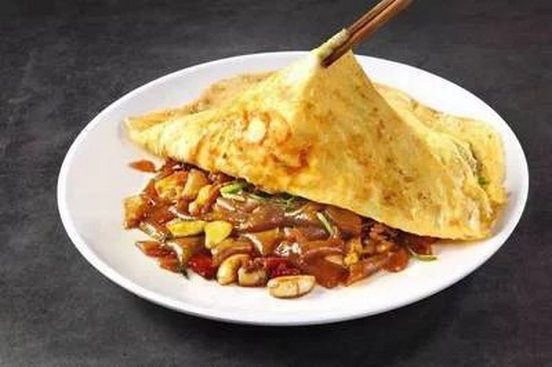 蒜焖粉皮的做法  蒜焖粉皮是一种美食,主要材料有粉皮,大蒜等,辅料有