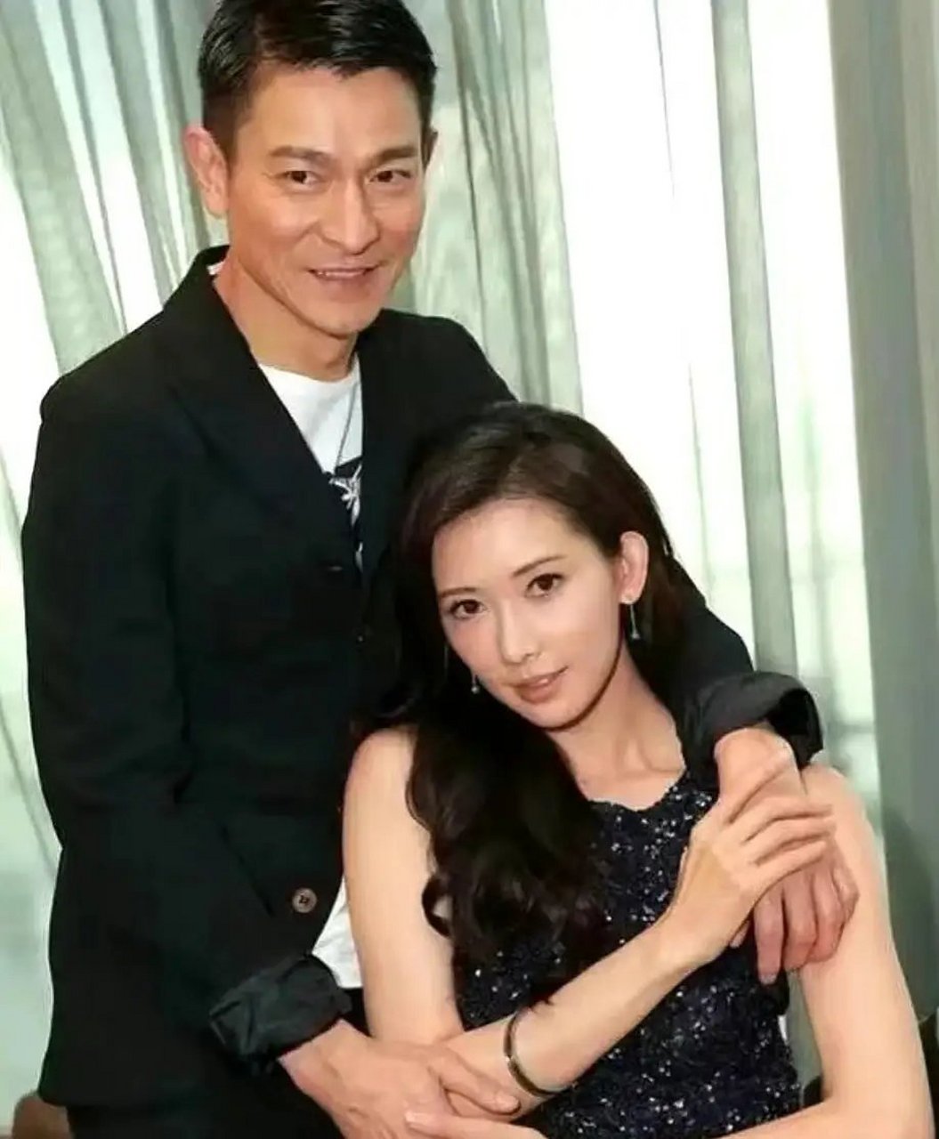 刘德华与林志玲罕见同框,画面中两人默契十足,仿佛电影情节再现!