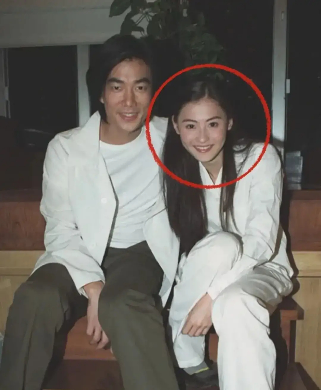 任贤齐和张柏芝在一起,那个时候张柏芝的皮肤真的好白,难怪那么多明星