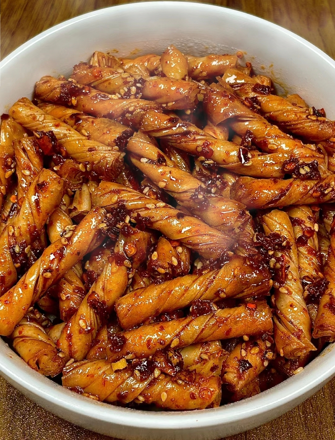 追剧必备小零食之二 一定要试试这个自制辣条,做法简单,香辣过瘾,越嚼