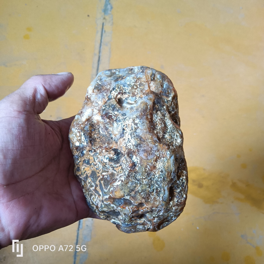 全透的玛瑙陨石宝石,927克