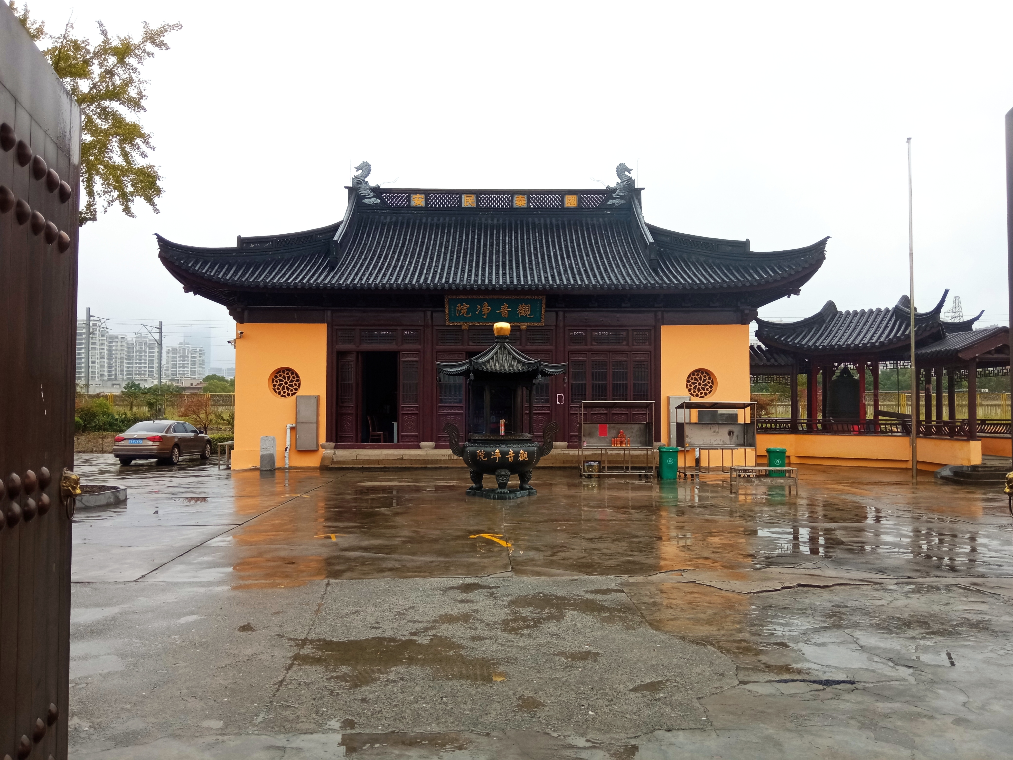 喧嚣闹市中,独有一份宁静,溜达一圈,心情好了很多