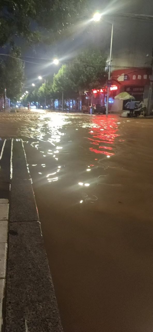 南张门村没水没电没网,百姓急需水和食物#河南暴雨互助