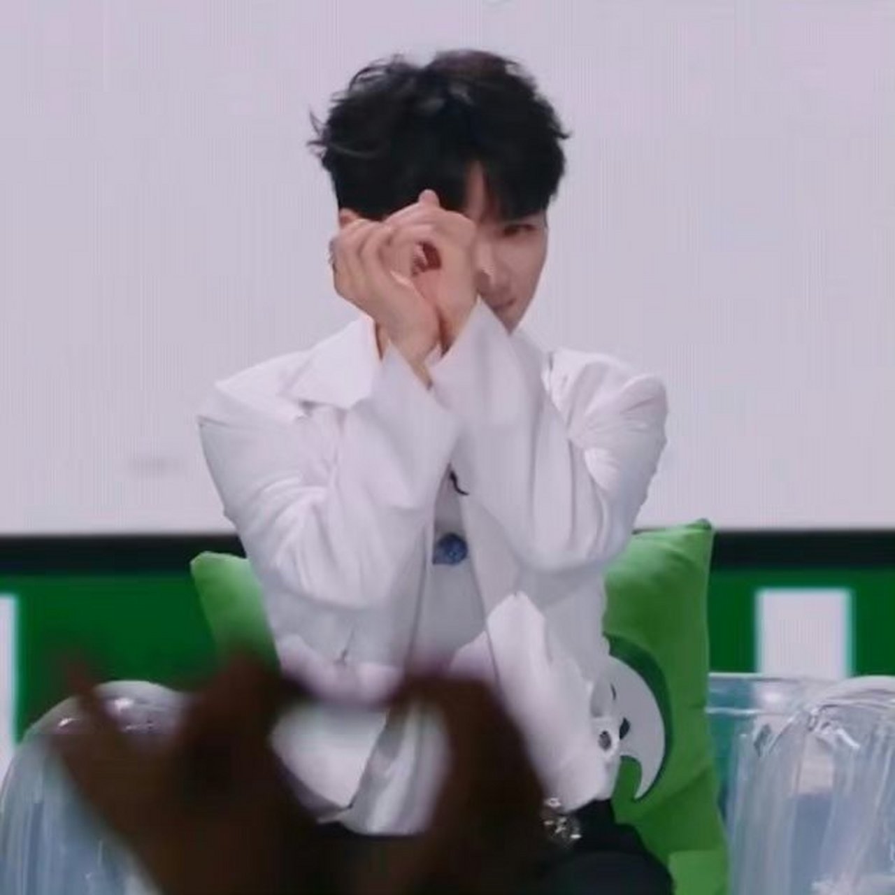 周深# 磕过最甜的cp叫深米[期待] 深式比心97周深和米米们的专属