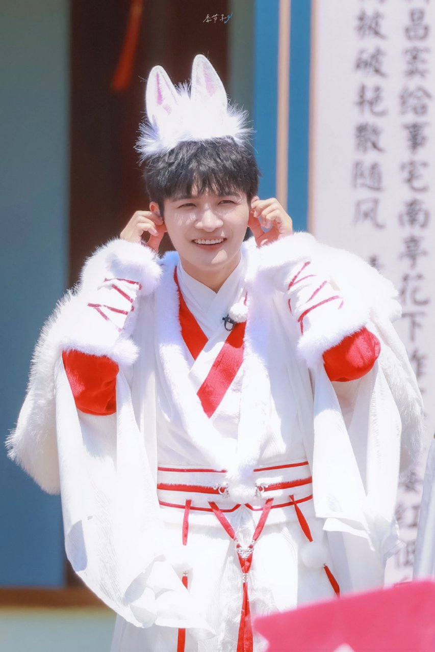 周深##奔跑吧11# 兔兔~我的兔兔~太可爱了叭