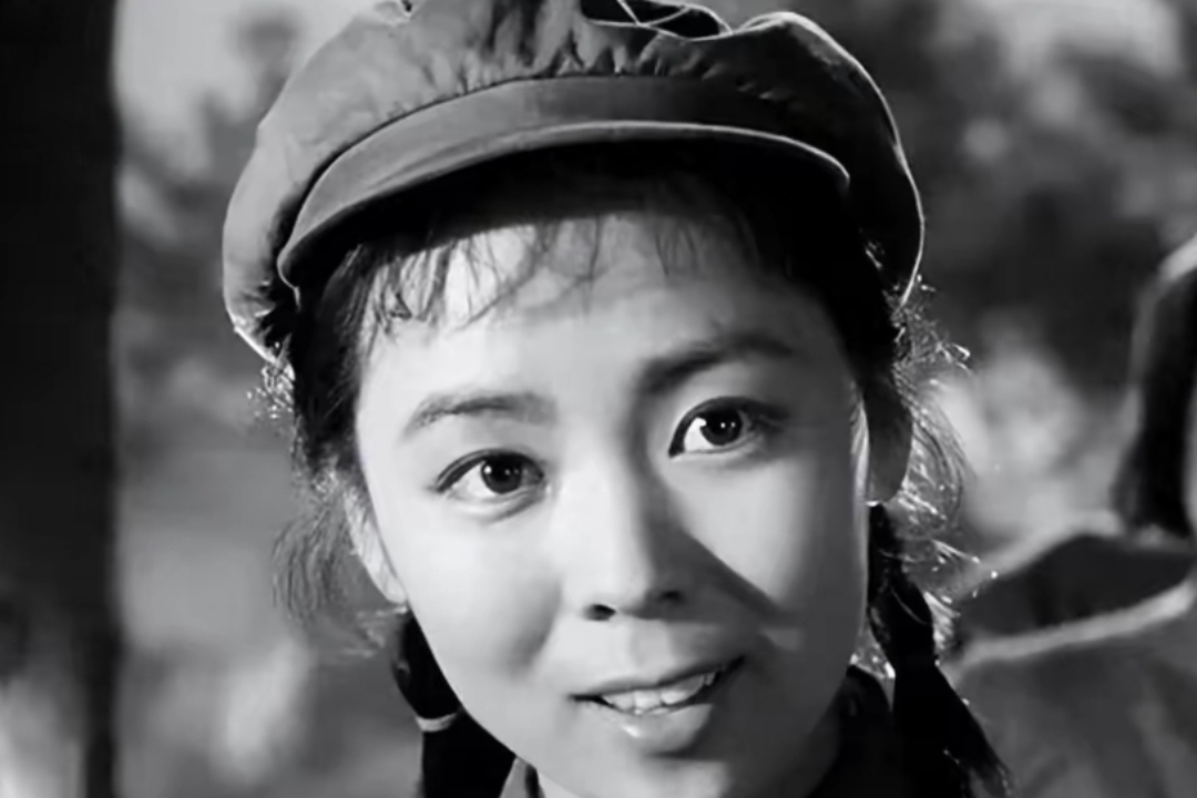 《英雄儿女》中的王芳饰演者刘尚娴,现已83 岁高龄,但她的经典形象