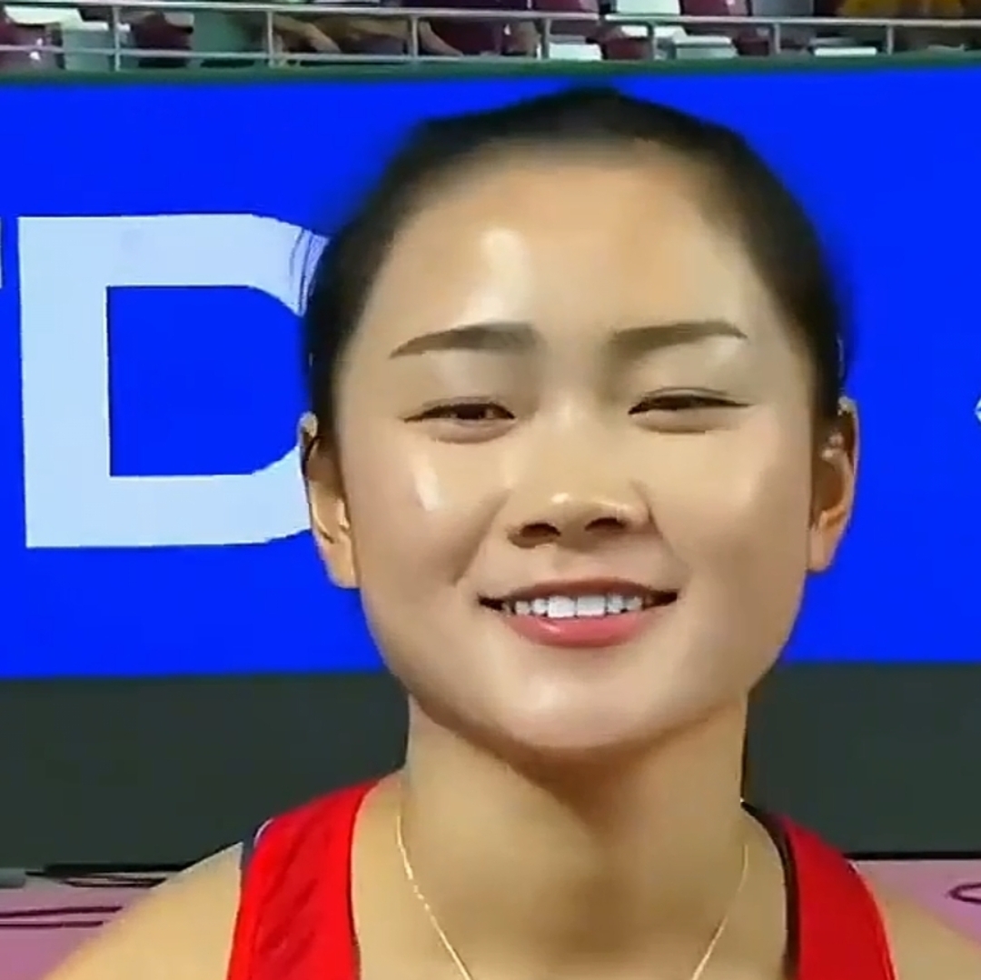 梁小静,这位身高仅158cm的中国田径运动员,以她不凡的奔跑速度和坚韧