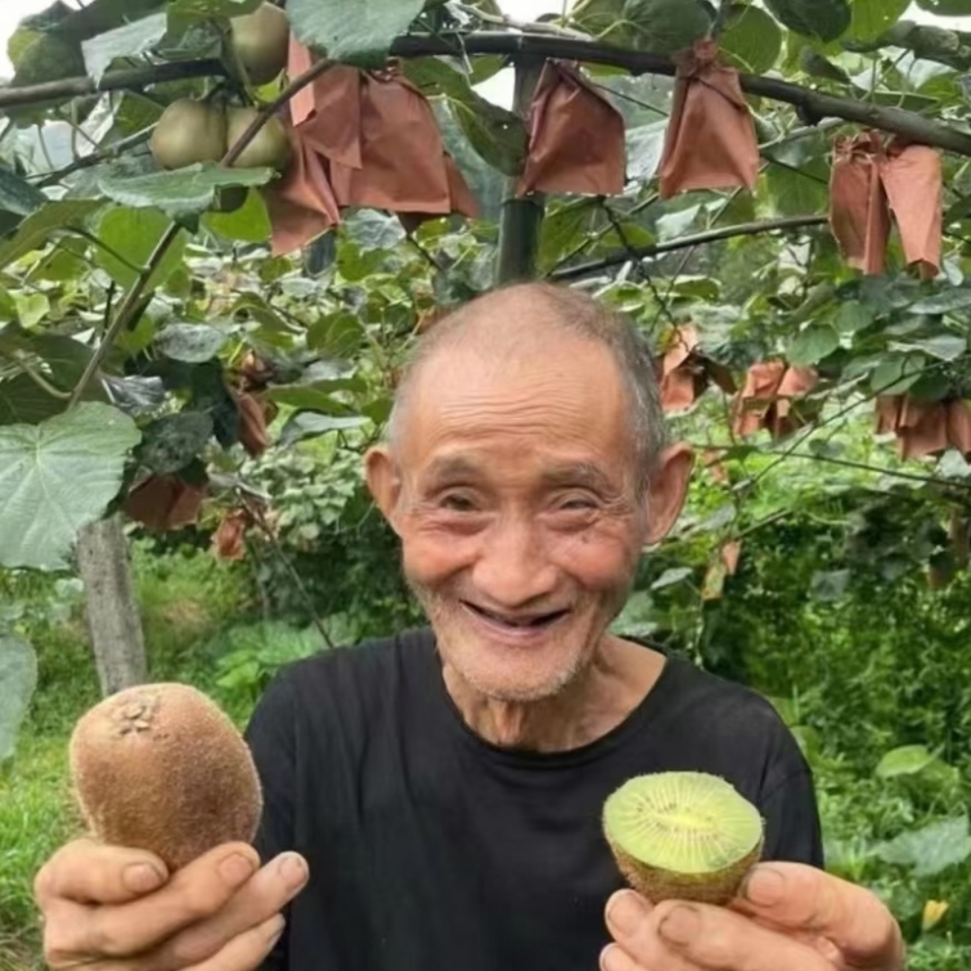 我们的善良是他们的希望 水果产地都在大山里 年轻人都在市里上班 留