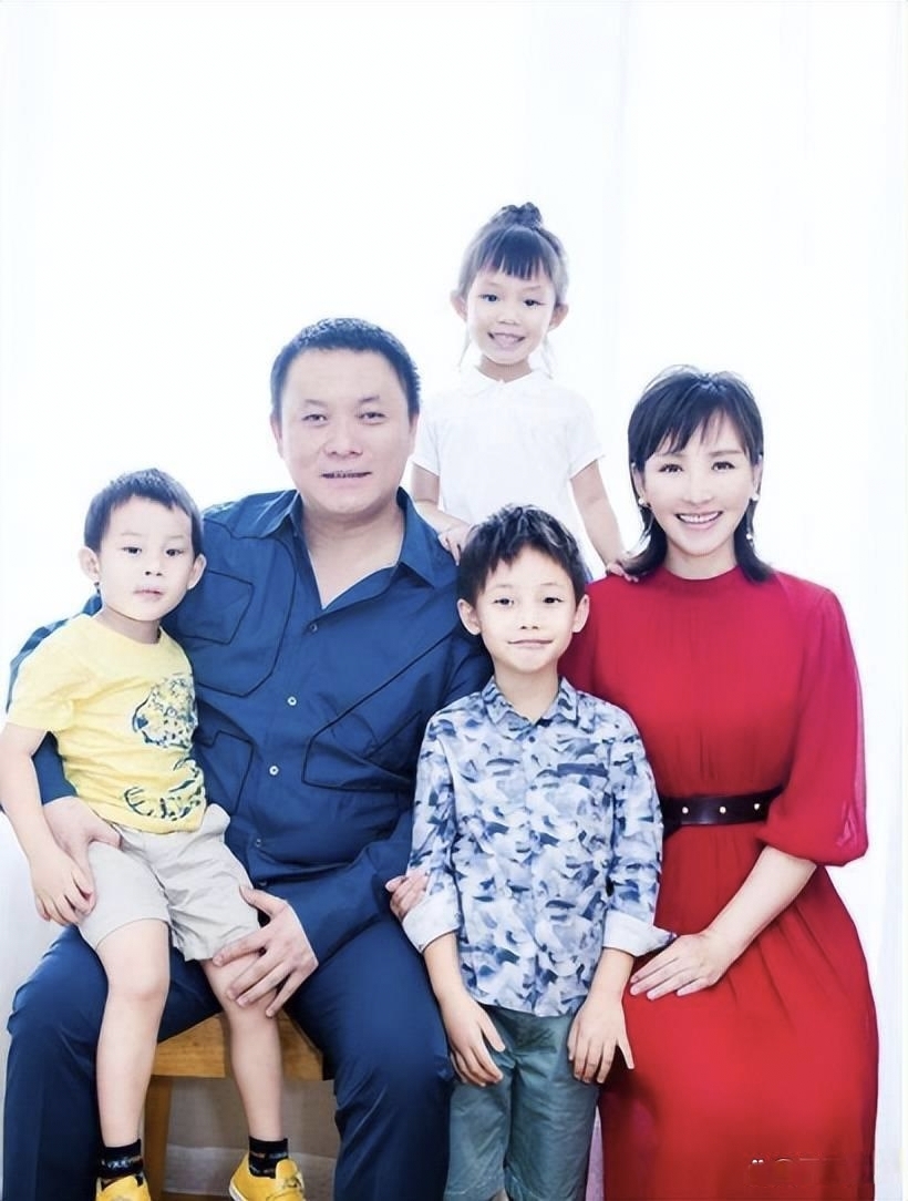 地下室裸婚连生3胎,今被丈夫用7部剧捧红 19岁的岳丽娜,不顾家庭反对