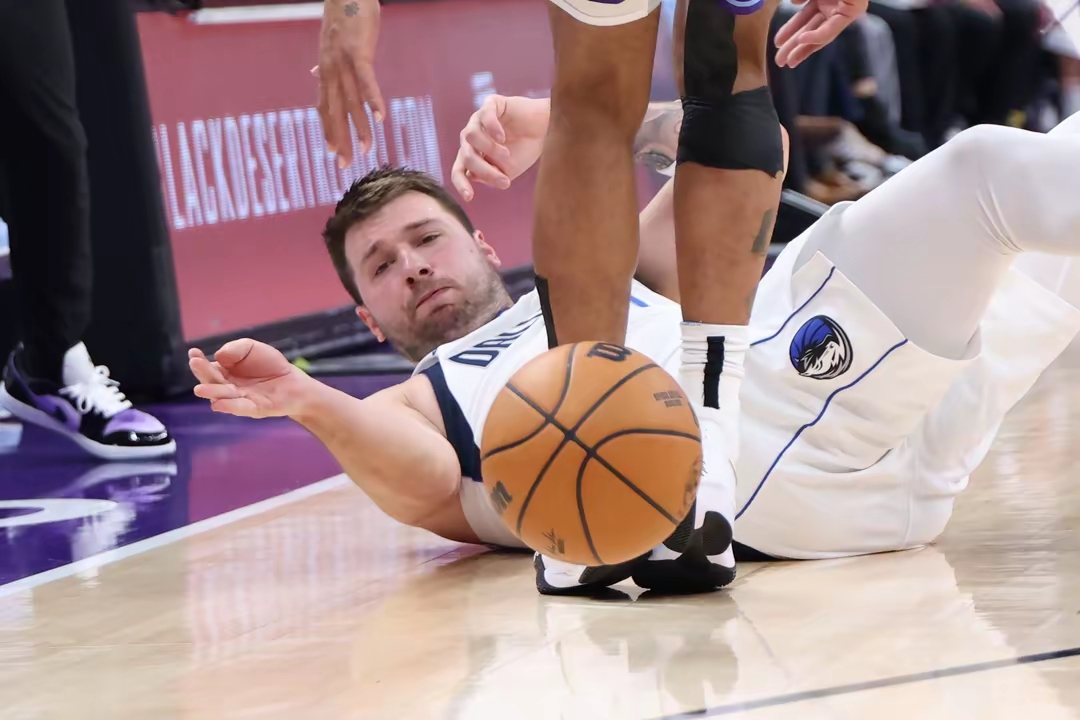 NBA球员在比赛中受伤，缺席季后赛的简单介绍