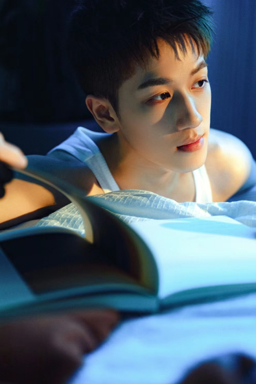 点点滴滴的曾经,都是我内心深处珍藏的风景.#帅哥# #初溯之见# #腹肌