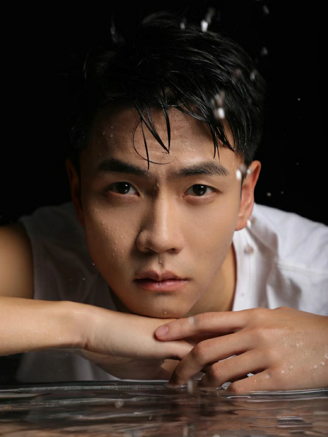 型男帅哥# #帅哥# #初溯之见