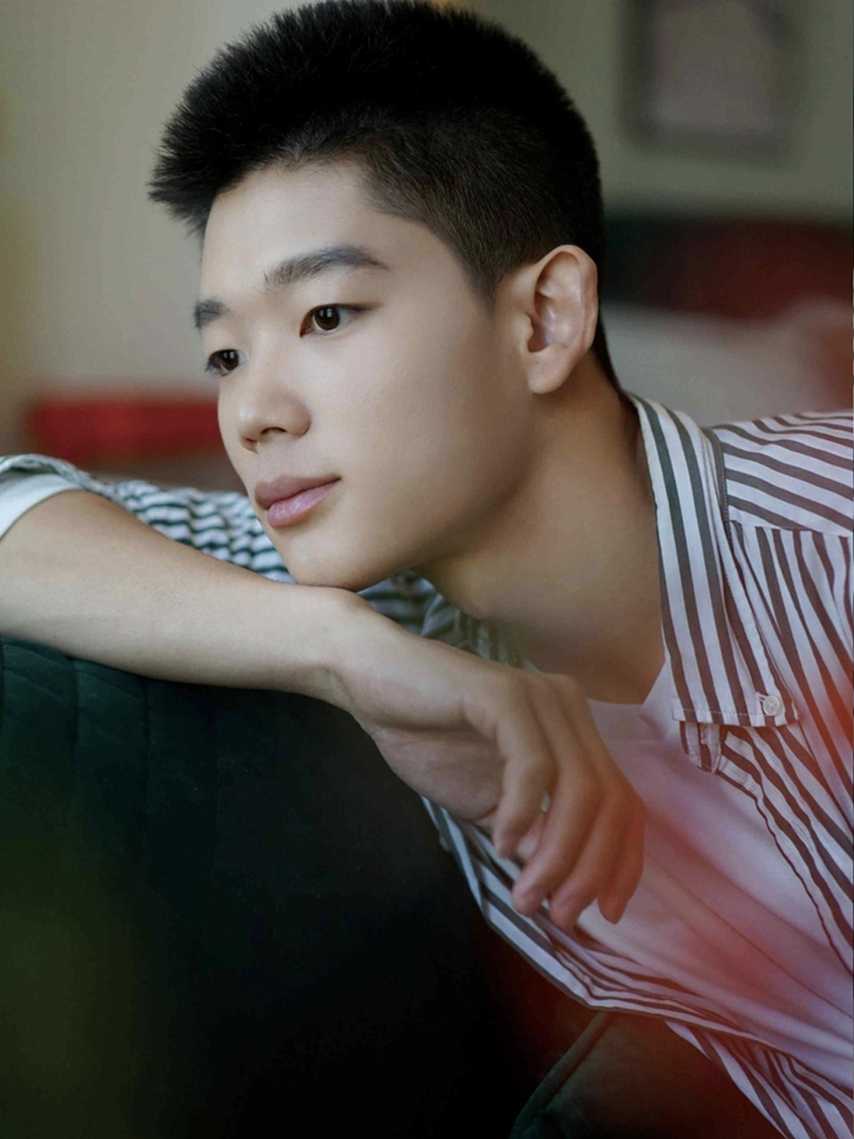 爱笑的男孩运气不会太差.#帅哥# #初溯之见# #时尚穿搭