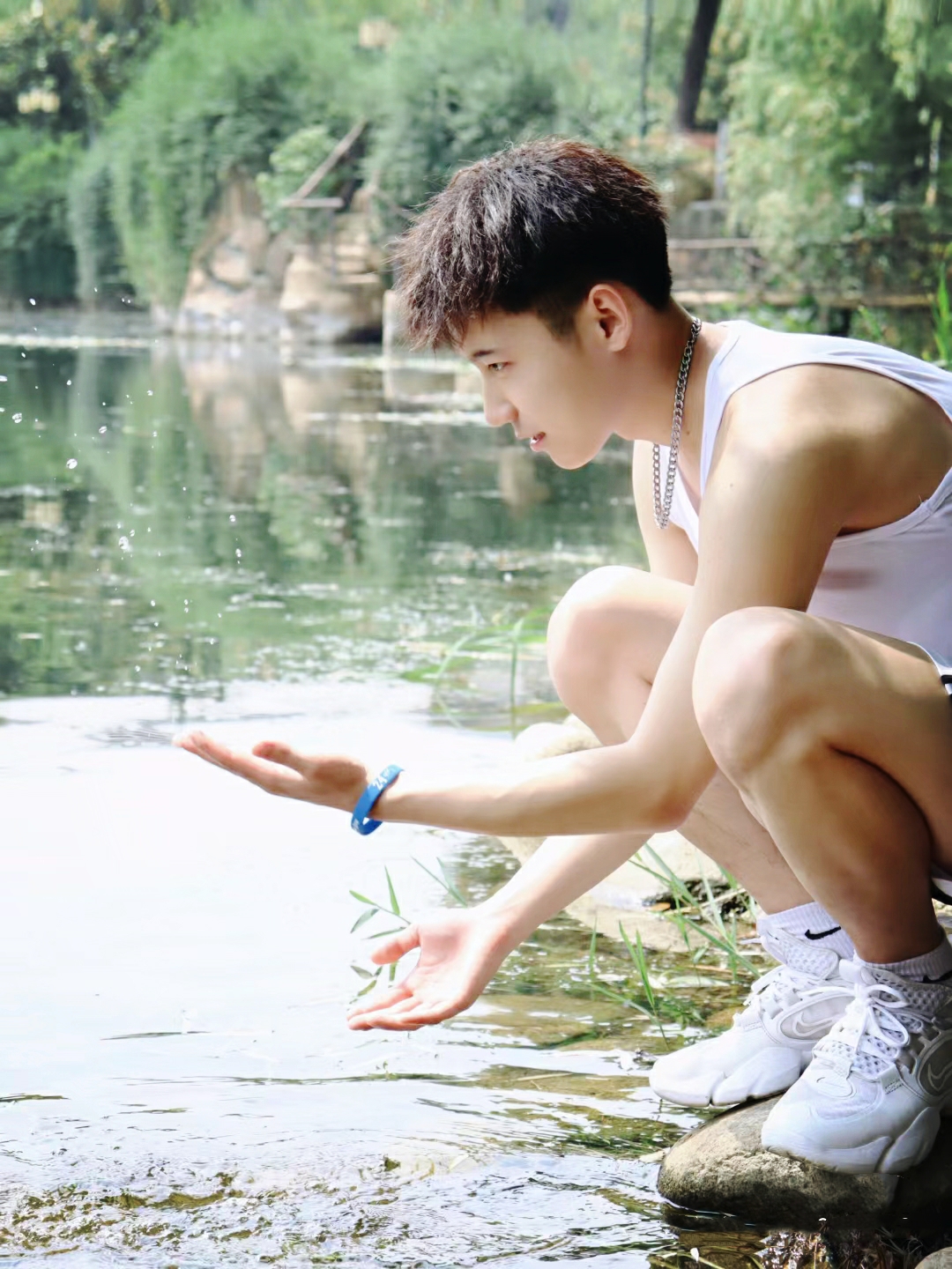 给室友拍了一张侧颜杀的照片!