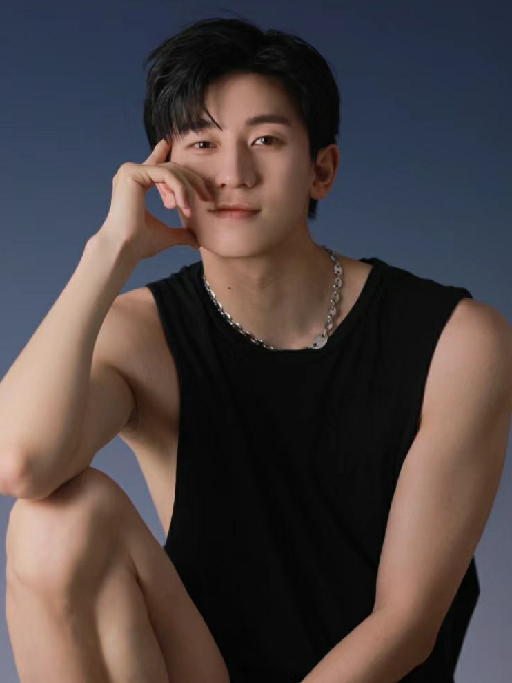 帅哥放肆的年华# #帅哥# #型男帅哥