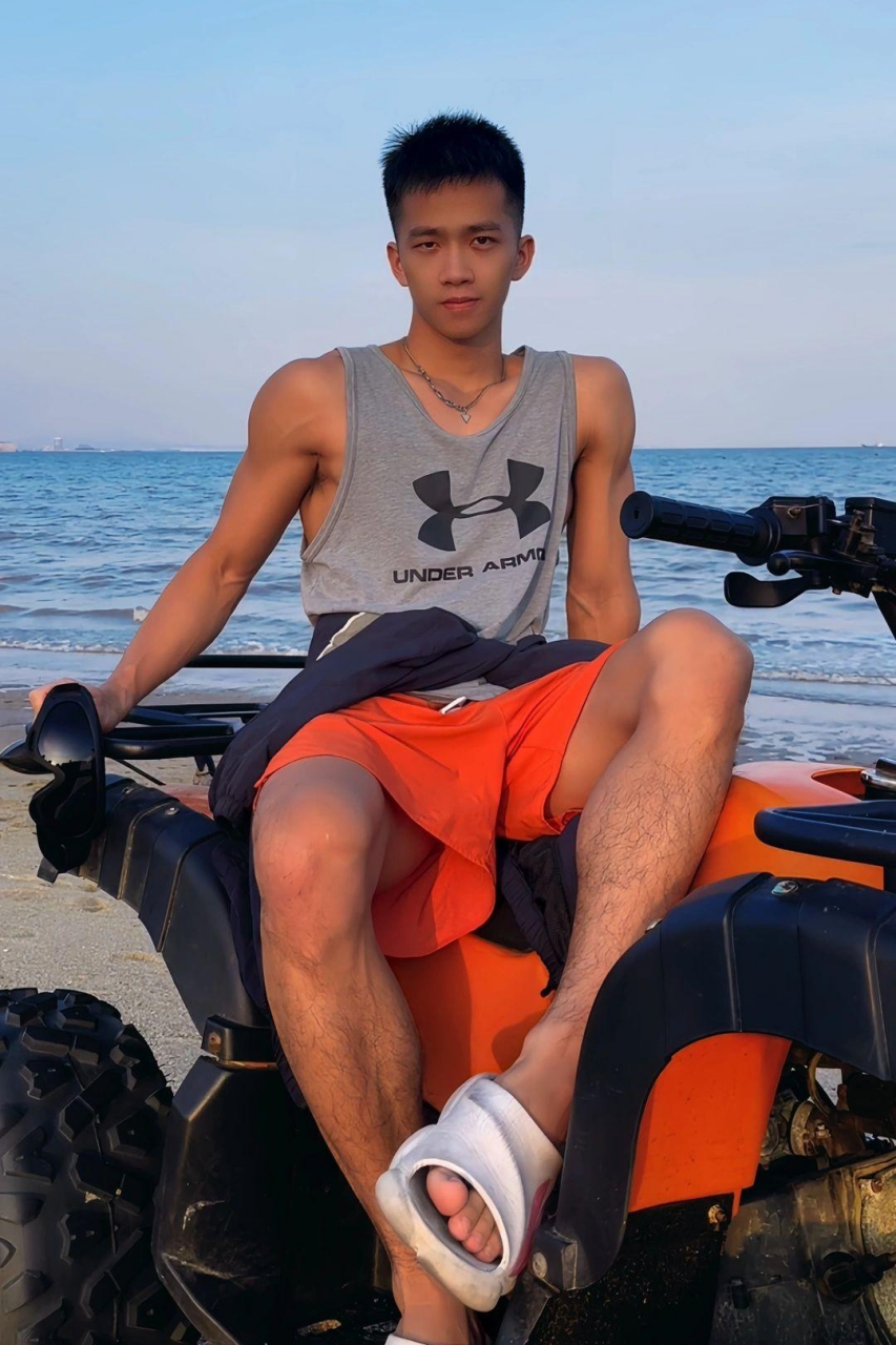 在海边捉到一只黑皮腹肌小帅哥,我承认心动了!