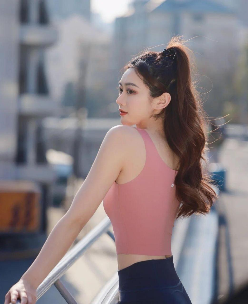 为什么都说我颜值高身材好?