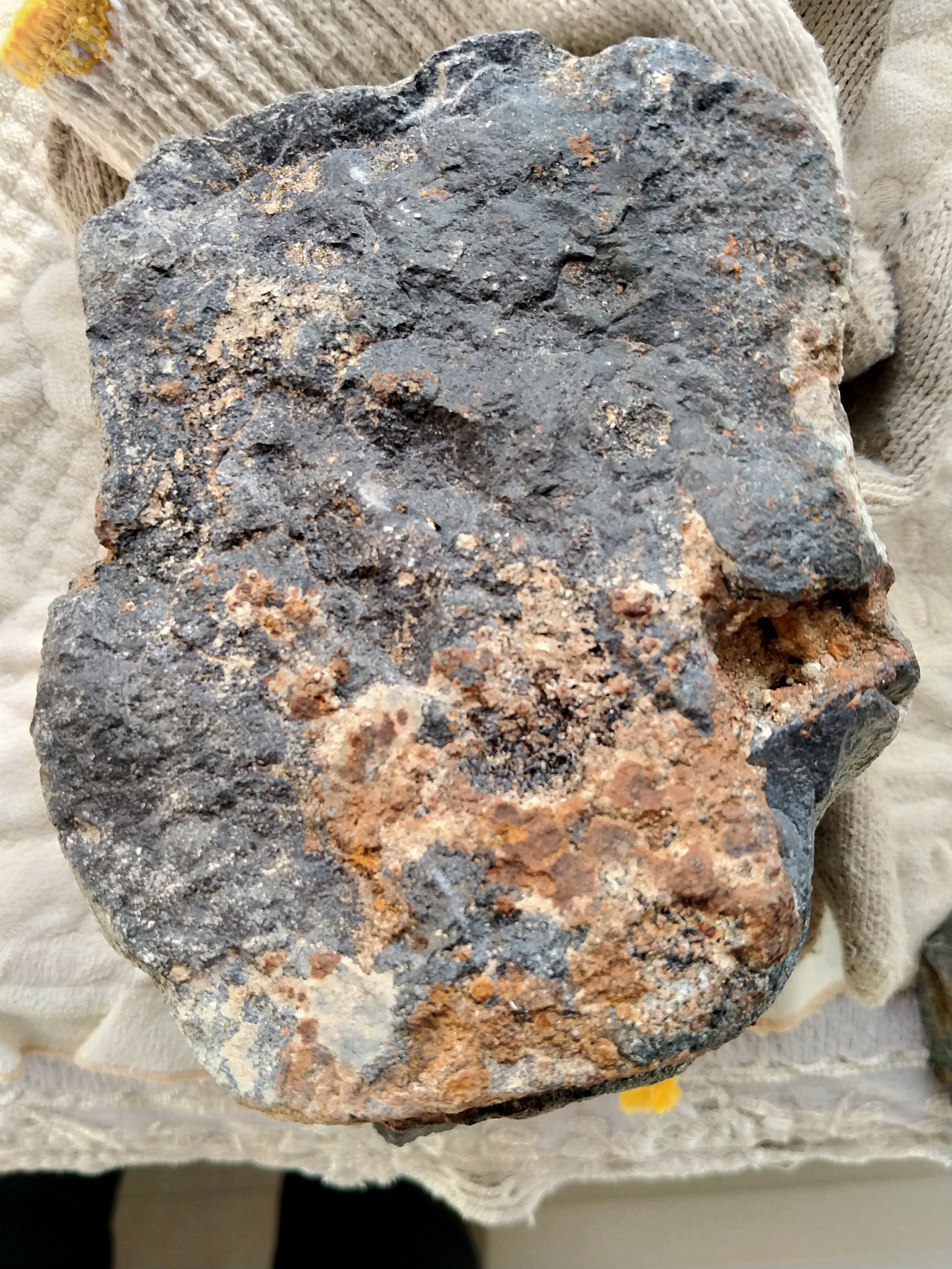 钛辉无球粒陨石,特征明显,是一种稀有陨石,有意购买者请与我联系.