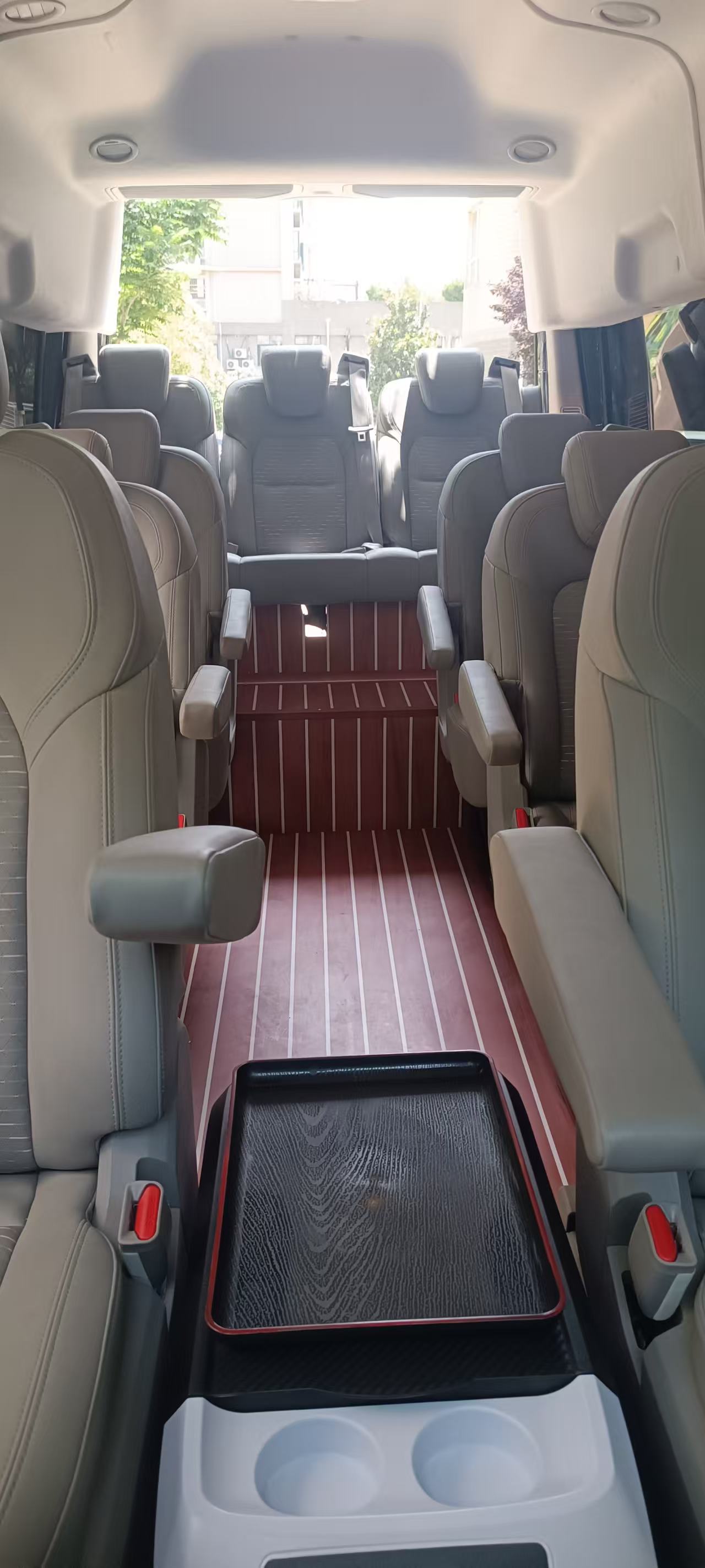 鸿图汽租:您的专属移动会客厅