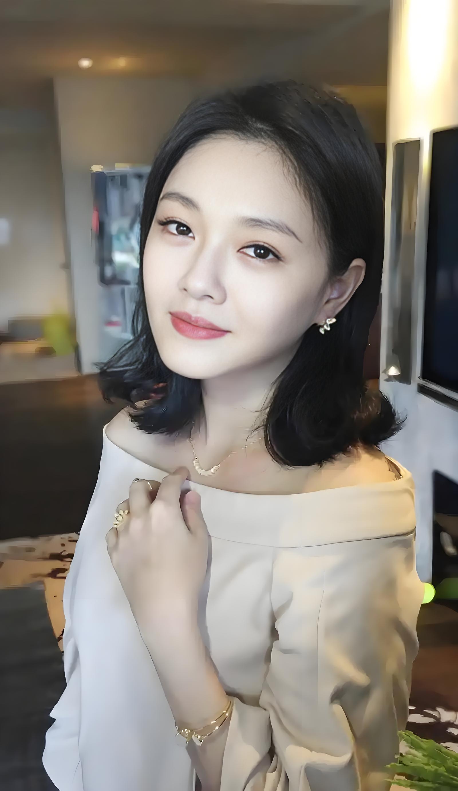 的故事是一部充满戏剧性和争议的传奇人生